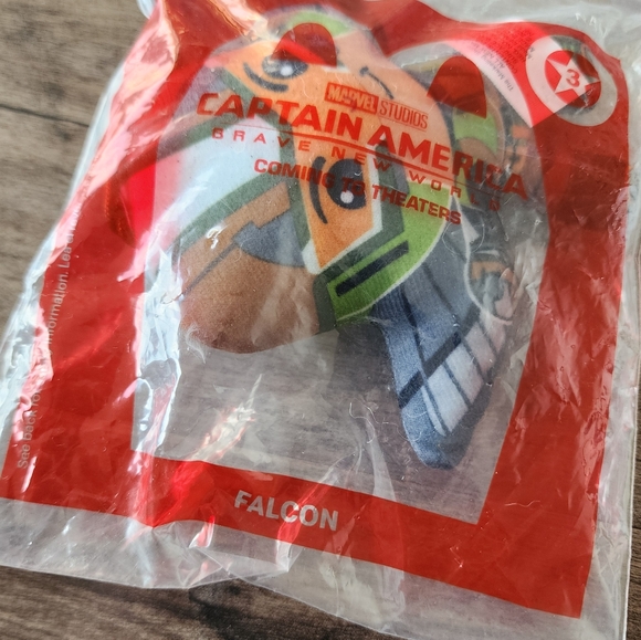 SOLD ●Marvel Falcon Captian America Brave New World McDonalds Happy Meal Toy NWT - Picture 4 of 11